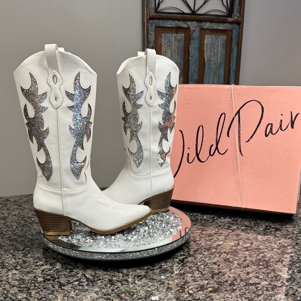 Wild Pair White and Silver Glitter Boots